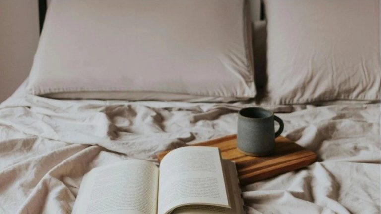 Autocuidado e preguiça terapêutica: Como os momentos de descanso contribuem para a saúde financeira!